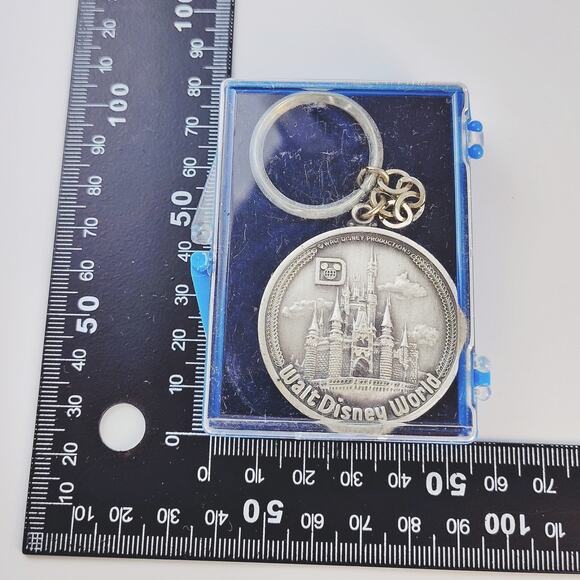 Disney Parks Vintage Pendant Keychain Walt Disney World Rare - Picture 12 of 12